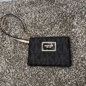 Micheal kors wrist wallet